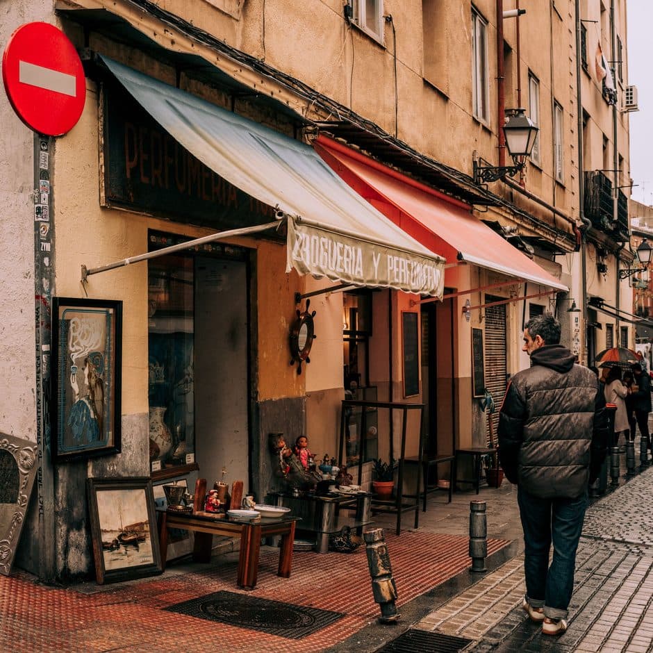 El barrio se sostiene sobre sus tiendas